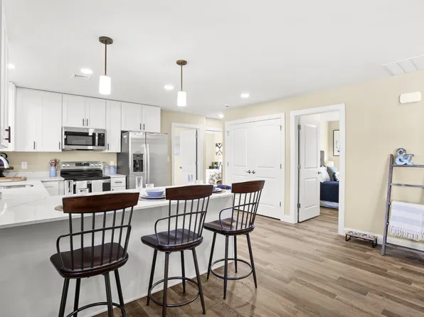 Prospect Hills, 35 Mountain View Dr, Lebanon, NH 03766