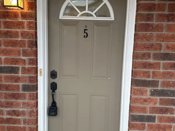 85 Goodwin Dr #5, Barrie, ON L4N 6K4