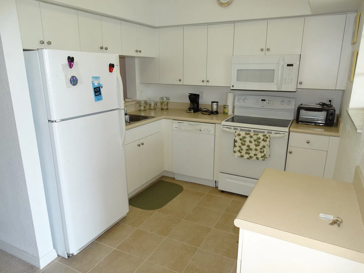 **Clean Condo - 3bed/2bath - Lake Views ** — Photo 2