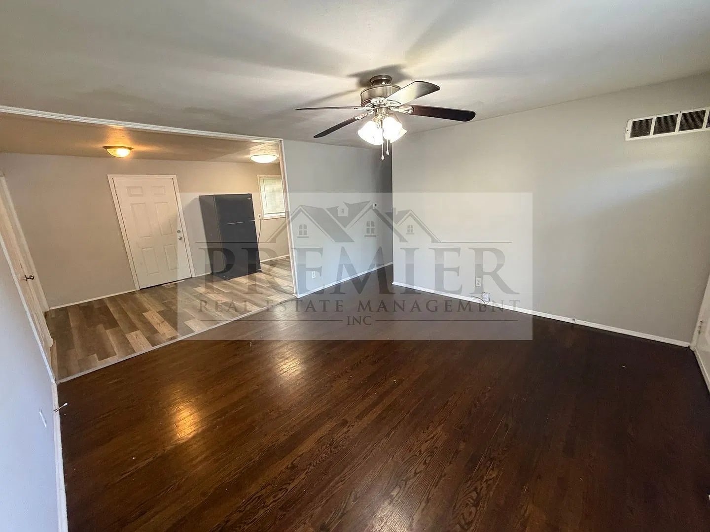 3 Bd/1 Ba -8619 Winchester Ave, Kansas City, Mo 64138 Rent $1450- All On One Level! Fresh Updated... — Photo 3
