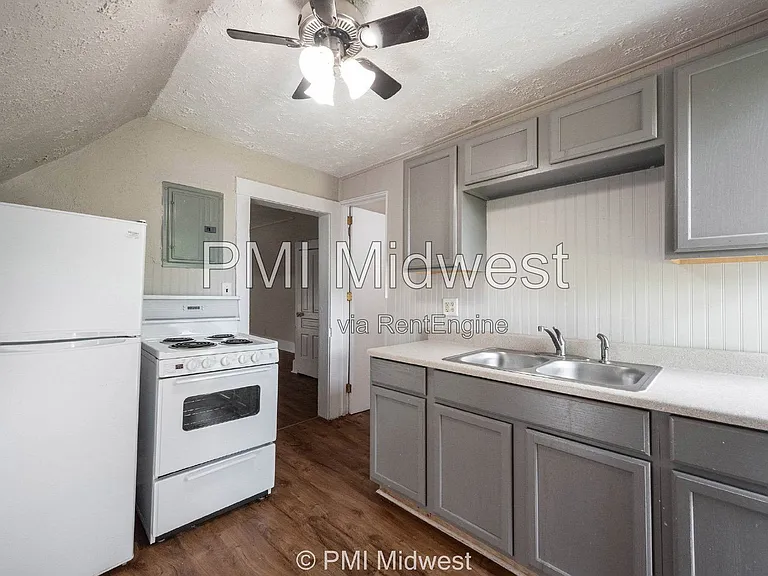 831 S Webster St — Photo 10