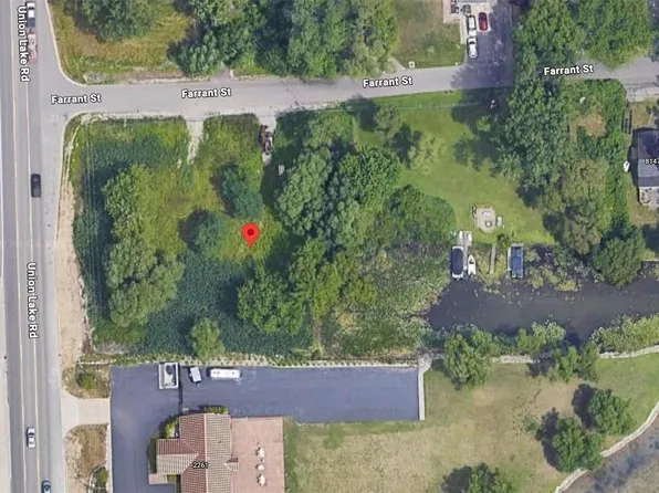 8185 Farrant St, Commerce Township, MI 48382
