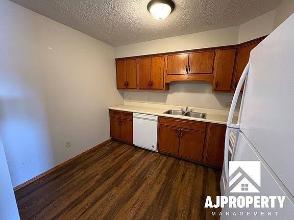 3rd image of 601 N Teton Dr APT 3