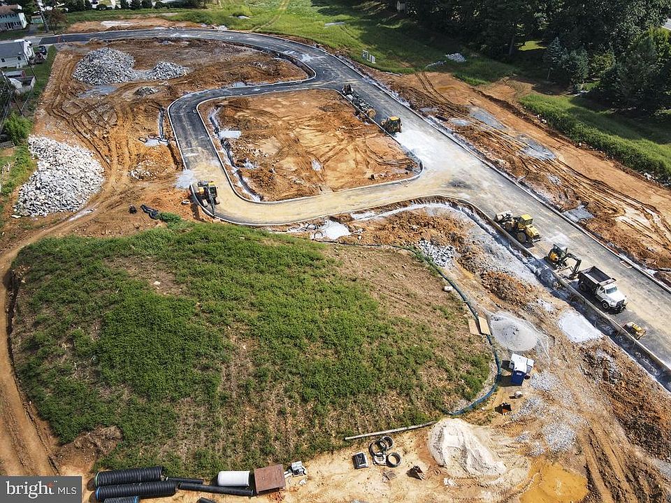 2nd image of 114 Meadow Ln