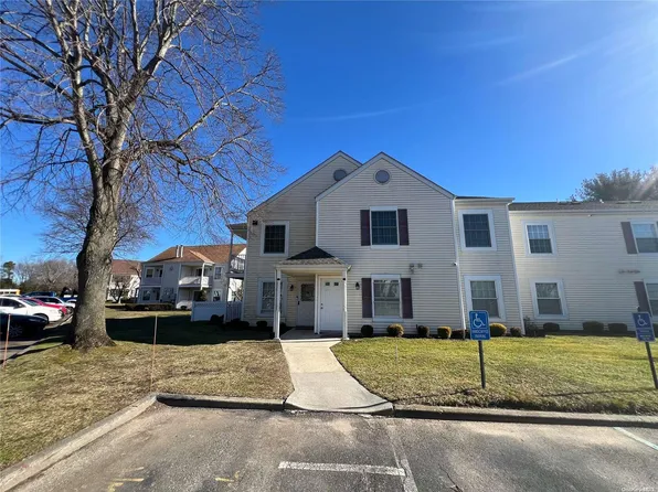 149 Fairview Circle #149, Middle Island, NY 11953