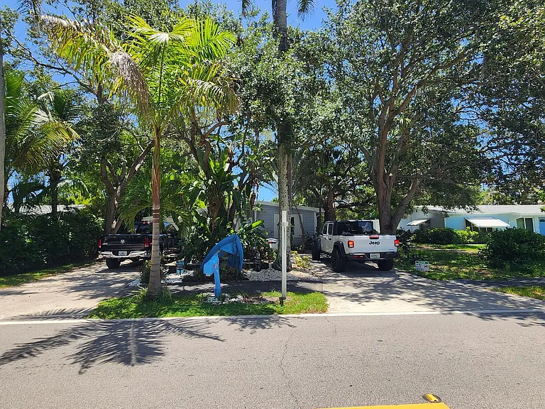 305 S Loxahatchee Dr — Photo 1