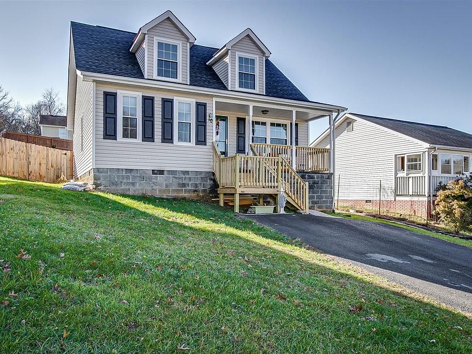 1st image of 120 Saint James Pl