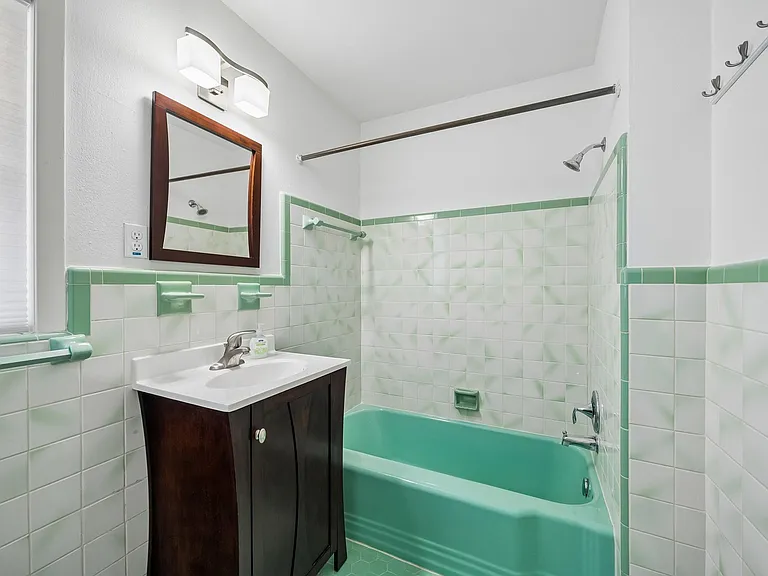 2202 Lazybrook Dr — Photo 10