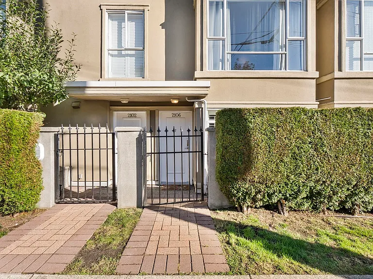 2106 Yew St — Photo 22