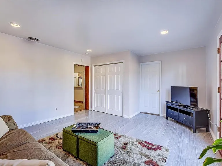 2811 Utica St — Photo 12