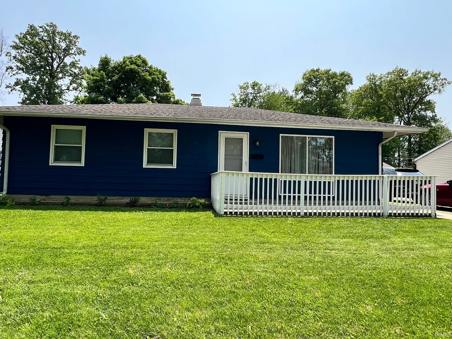 1104 Larch Ln photo 1