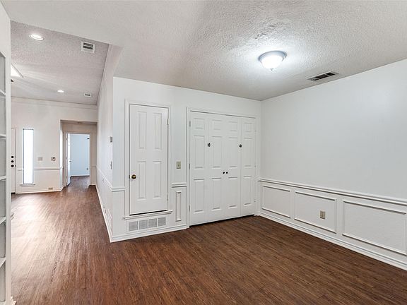 4th image of 3615 Hilltop Ln