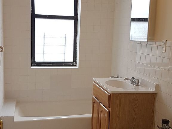 5th image of 533 Ocean Ave #B2