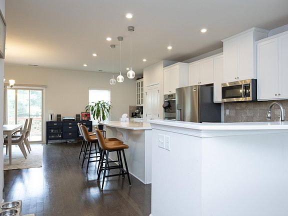 4th image of 1021 Brownsmith Dr