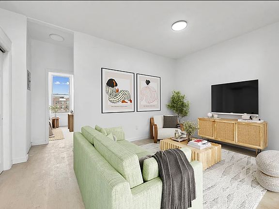 4th image of 131 20th St Unit 3