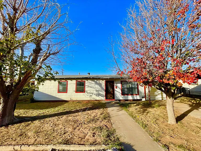 1044 Washington St — Photo 1