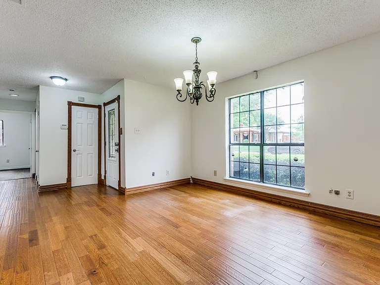 1607 Heather Glen Ct — Photo 12