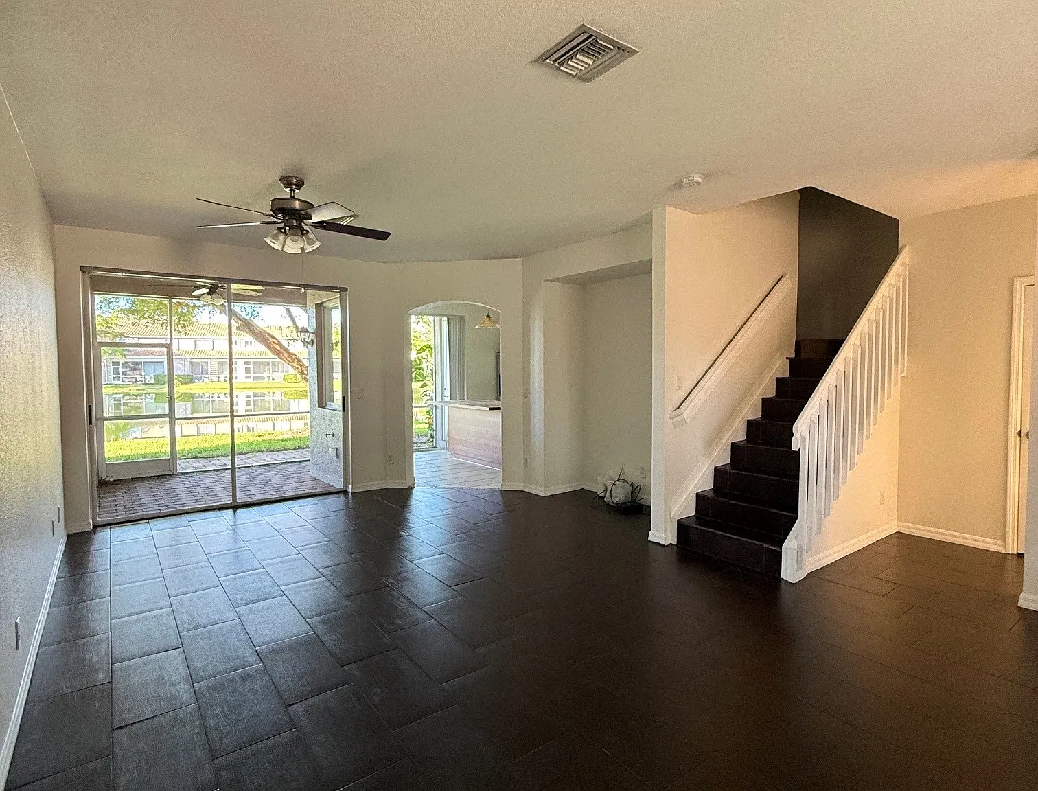 3 bed, 1711 sqft, $2,200 — Photo 2