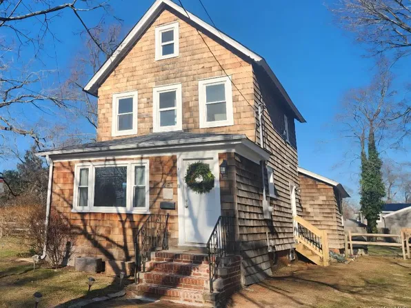 243 Locust Avenue, Babylon, NY 11702