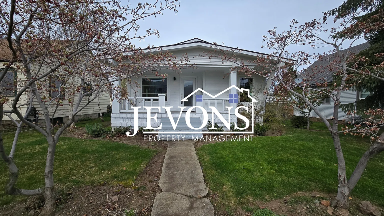 18 Hall Ave photo 1