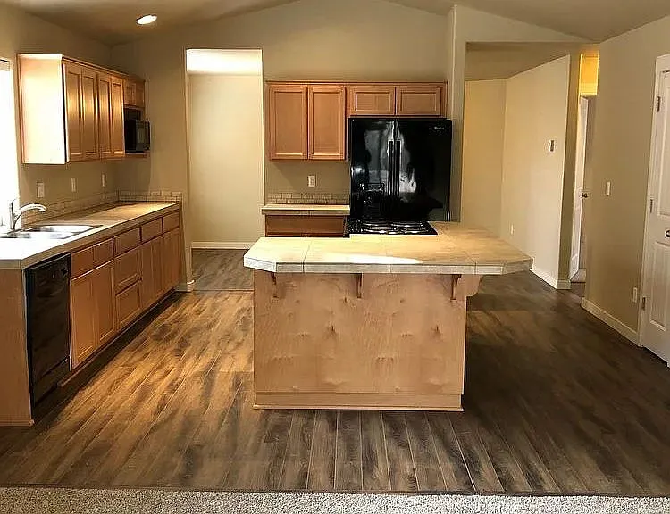 3218 NE Spring Creek Pl — Photo 3