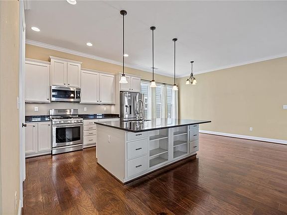 3rd image of 3313 Dodd Dr