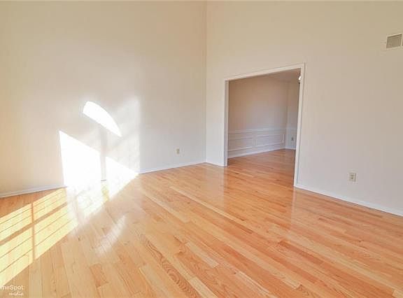 3rd image of 2950 Hodle Ave