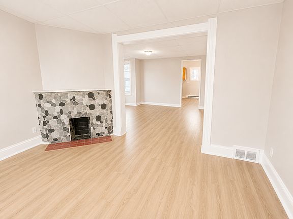 2nd image of 456 Arden Pl