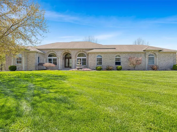 5135 White Oak Dr, Smithton, IL 62285