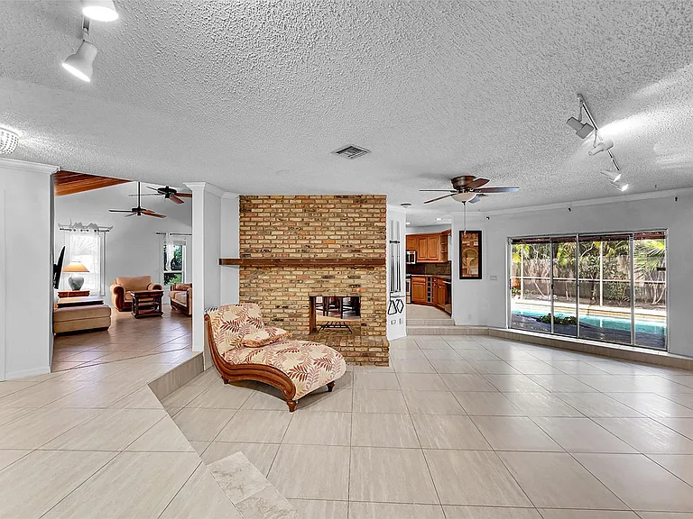 1361 SW 26th Ave — Photo 13