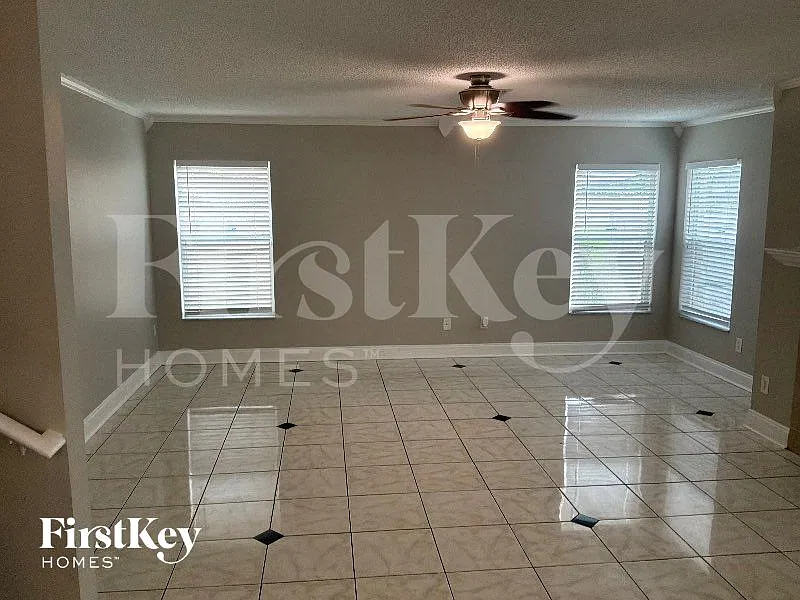 6 bed, 4.0 bath, 3530 sqft, $3,435 — Photo 3