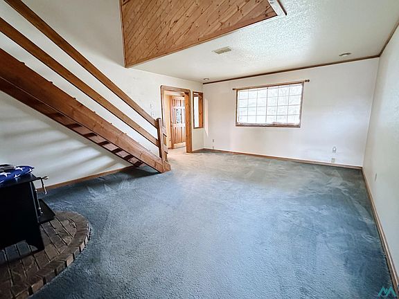 4th image of 221 Chanticleer Pl