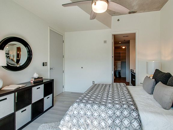 5th image of 600 12th Ave S APT 734