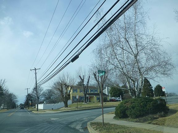 5th image of 2202 Carol Ln