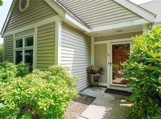 8 Greenwich Ln #8, Avon, CT 06001