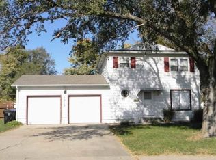 1212 SE 37th St, Topeka, KS 66605