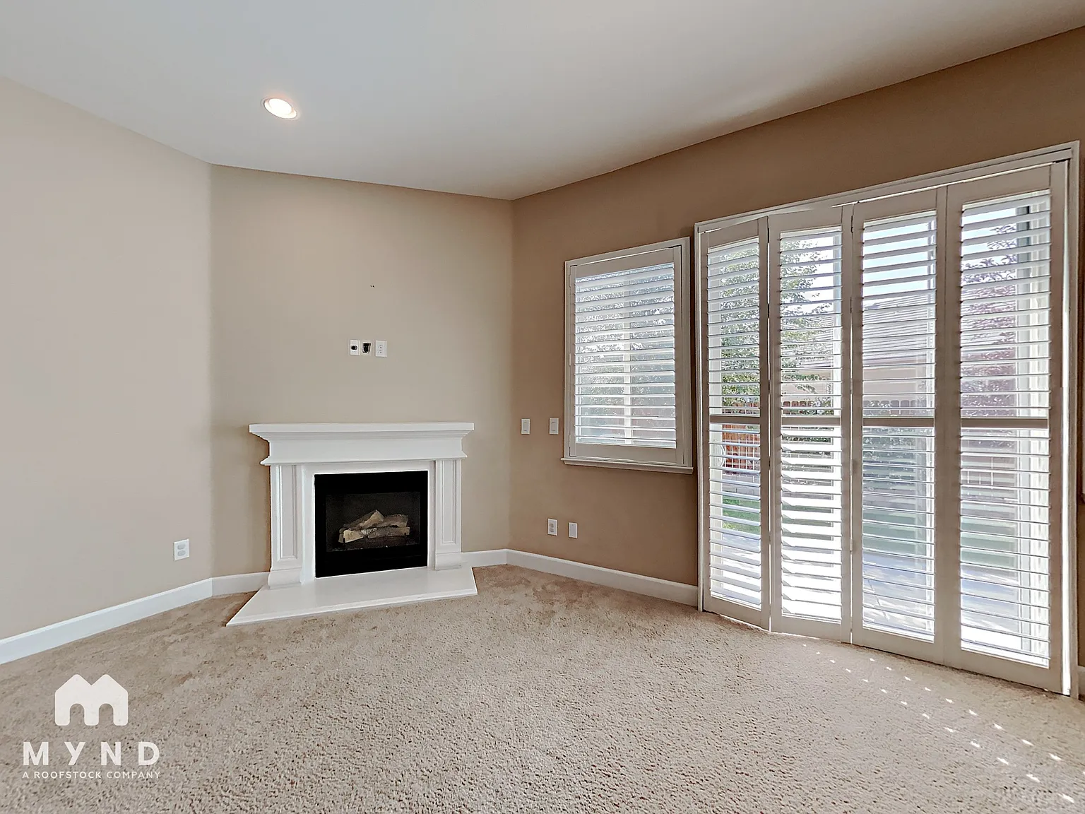 3 bed, 2.5 bath, 2070 sqft, $2,720 — Photo 2