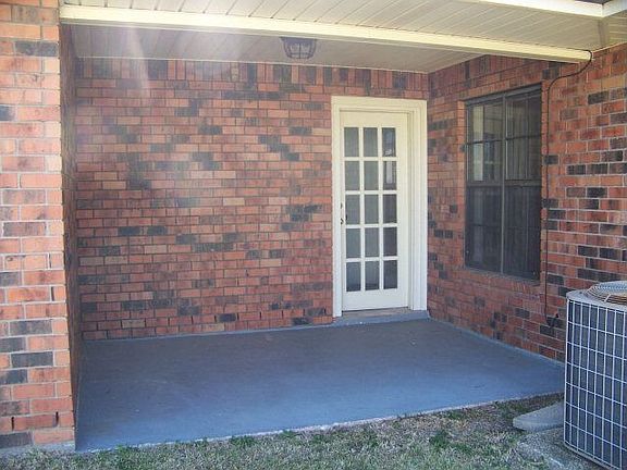 3rd image of 200 Pecan Dr