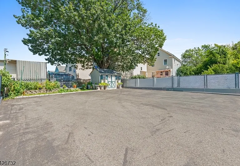 939 Grove St — Photo 18