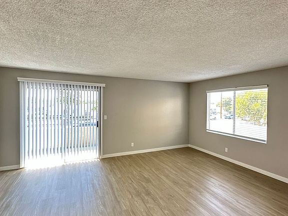 3rd image of 4522 Lakewood Blvd #210