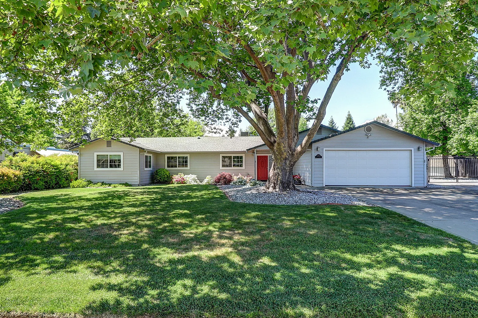 4890 Huntington Dr photo 1