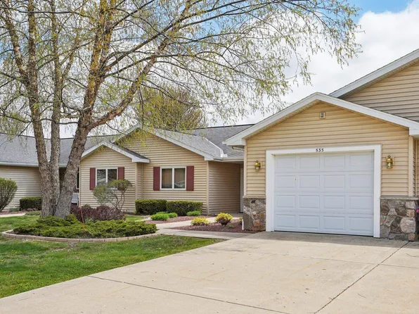 535 Country Ln, Cambridge, WI 53523