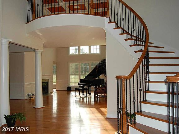 5th image of 10890 Meadow Walk Ln