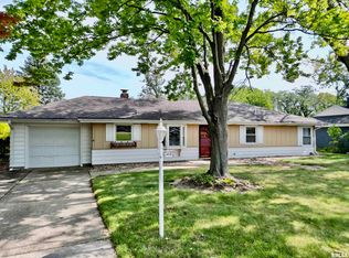 4218 N Brookmont Rd, Peoria, IL 61614