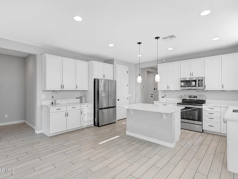 24194 W Whyman Ave — Photo 28