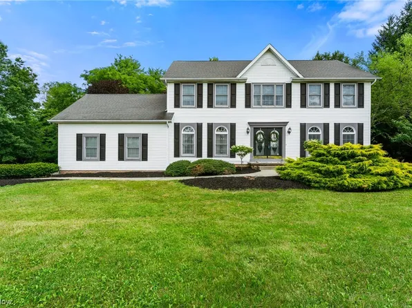 160 Topaz Cir, Canfield, OH 44406