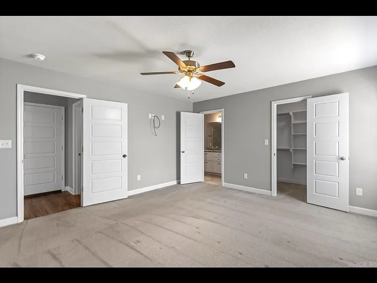 403 Carriage Dr — Photo 8