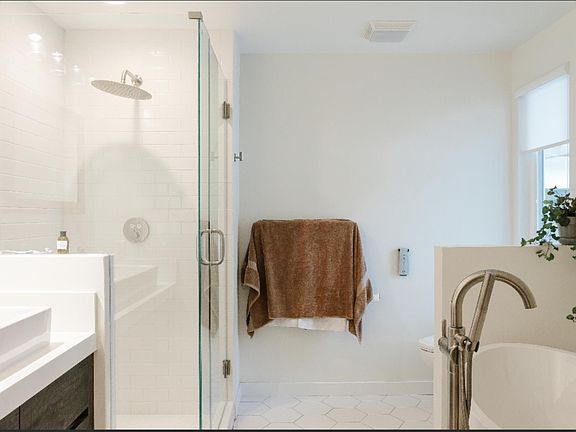 5th image of 427 Canyon Dr