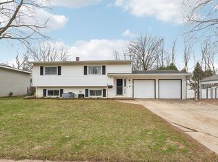 173 Dartmoor Dr, Crystal Lake, IL 60014