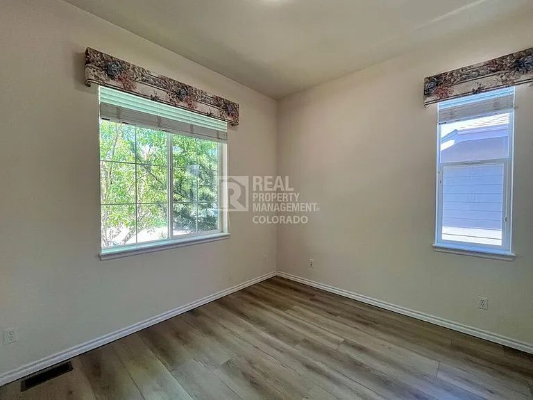 10590 Pearlwood Cir — Photo 2